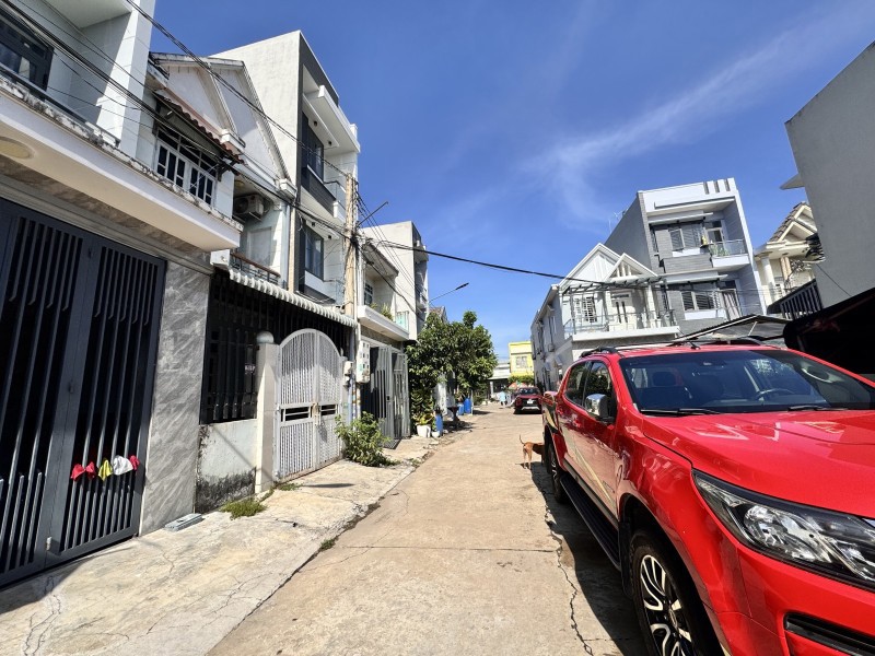 Bán nhà 2 Tầng Dĩ An,SHR đường xe hơi,gần Nhà Thi Đấu Dĩ An,giá đầu tư