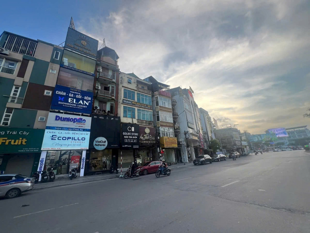 MẶT PHỐ  XÃ ĐÀN CON PHỐ CÓ 2 LÀN ĐƯỜNG TO NHẤT  QUẬN  ĐỐNG ĐA 54M  CHO CON PHỐ NÀY.
Phố Xã Đàn là