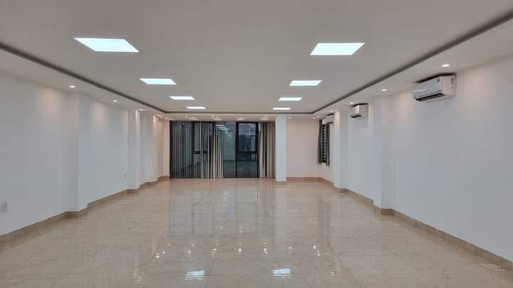 VIEW DÒNG SÔNG XANH - TRUNG TÂM CẦU GIẤY -TÒA VP 8 NỔI 1 HẦM - VỈA HÈ 7M