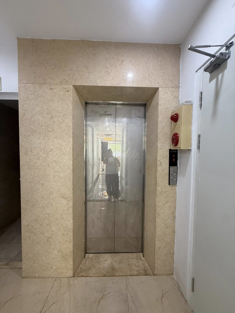 VIEW DÒNG SÔNG XANH - TRUNG TÂM CẦU GIẤY -TÒA VP 8 NỔI 1 HẦM - VỈA HÈ 7M