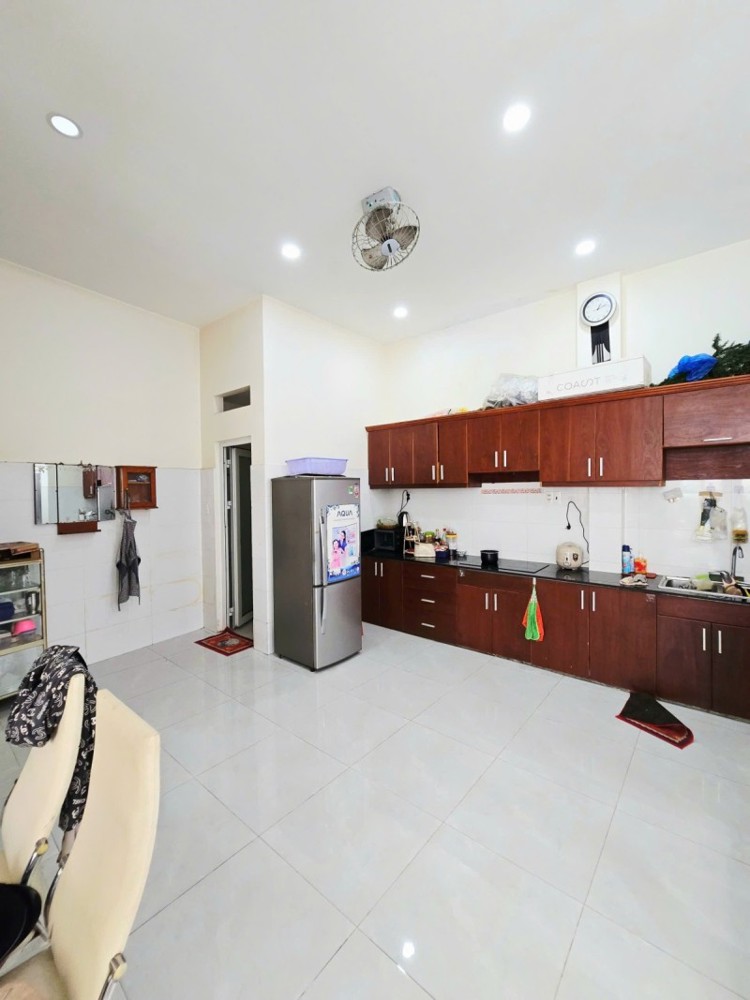 Bán nhà 3 tầng Nguyễn Duy Trinh, P Bình Trưng, TP HCM, DT  83m2, 3PN, SH, giá 6.6 tỷ
