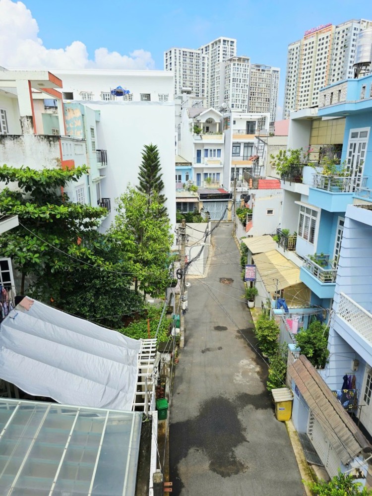 Bán nhà 3 tầng Nguyễn Duy Trinh, P Bình Trưng, TP HCM, DT  83m2, 3PN, SH, giá 6.6 tỷ