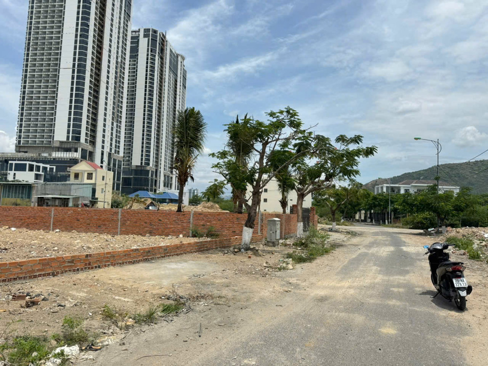 Bán Đất Biệt Thự Mặt Tiền Đường Huỳnh Văn Nghệ - Vĩnh Hoà - Bắc Nha Trang