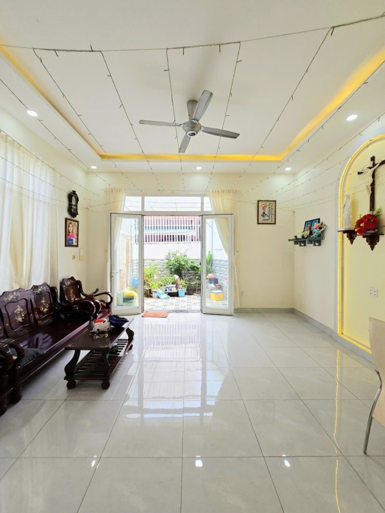 Bán nhà 3 tầng Nguyễn Duy Trinh, P Bình Trưng, TP HCM, DT  83m2, 3PN, SH, giá 6.6 tỷ