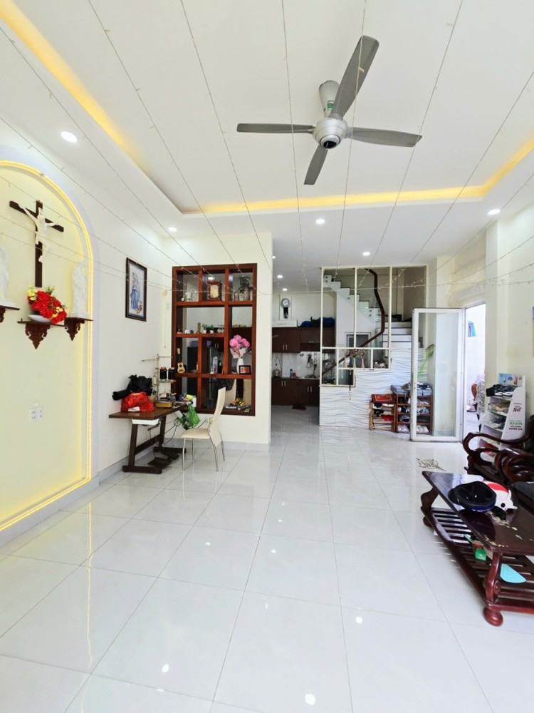 Bán nhà 3 tầng Nguyễn Duy Trinh, P Bình Trưng, TP HCM, DT  83m2, 3PN, SH, giá 6.6 tỷ