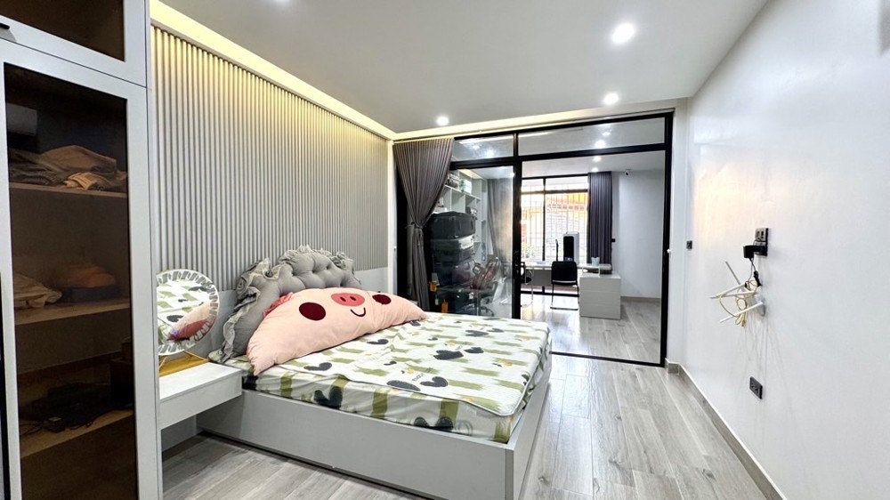 CHÙA HÀ 51M x5 TẦNG 22,6 TỶ,Ô TÔ ĐỖ CỬA,NHÀ ĐẸP,FULL NỘI THẤT