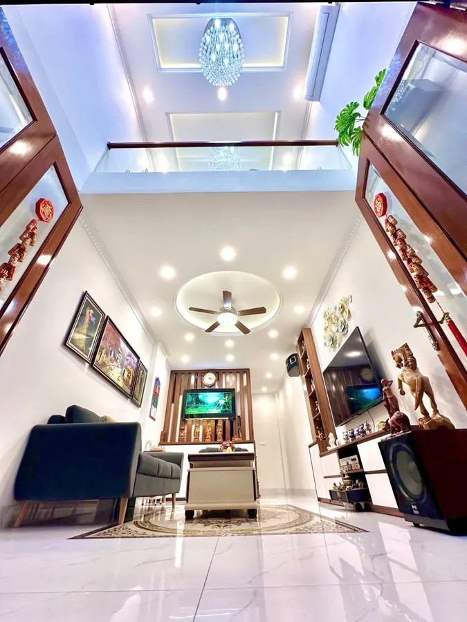 NHÀ MỚI- ĐẸP Phố Bồ Đề 34m2 X 6 Tầng MT 3.8M, 8.85 Tỷ Long Biên Hà Nội