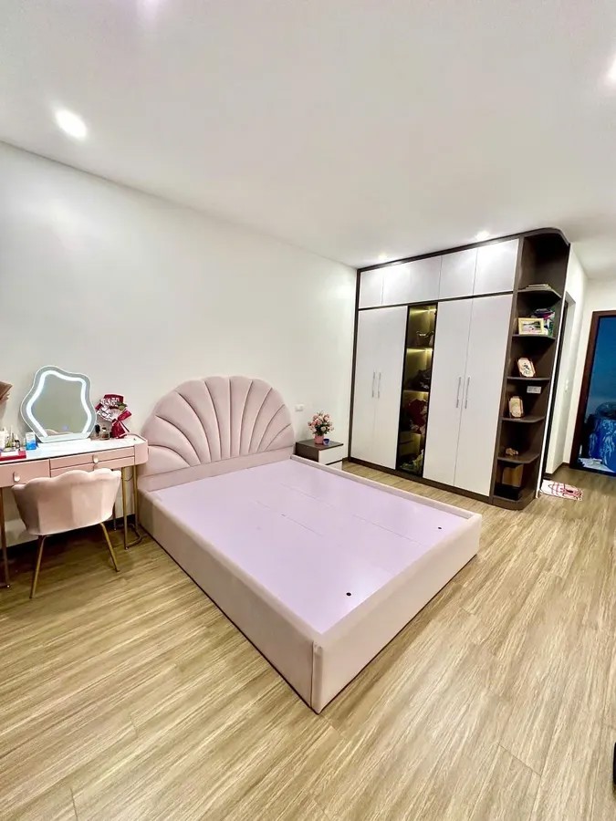 NHÀ MỚI- ĐẸP Phố Bồ Đề 34m2 X 6 Tầng MT 3.8M, 8.85 Tỷ Long Biên Hà Nội