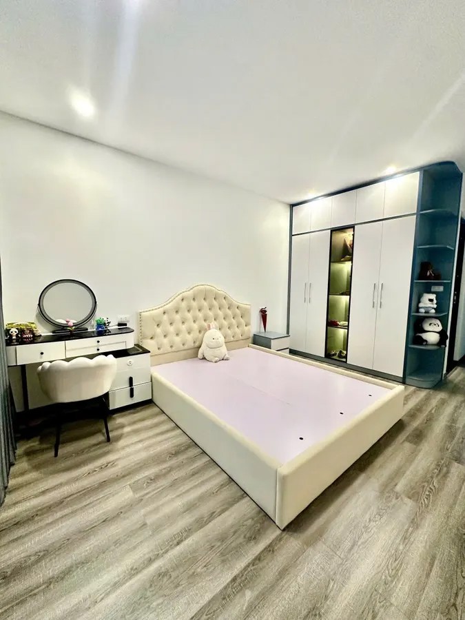NHÀ MỚI- ĐẸP Phố Bồ Đề 34m2 X 6 Tầng MT 3.8M, 8.85 Tỷ Long Biên Hà Nội