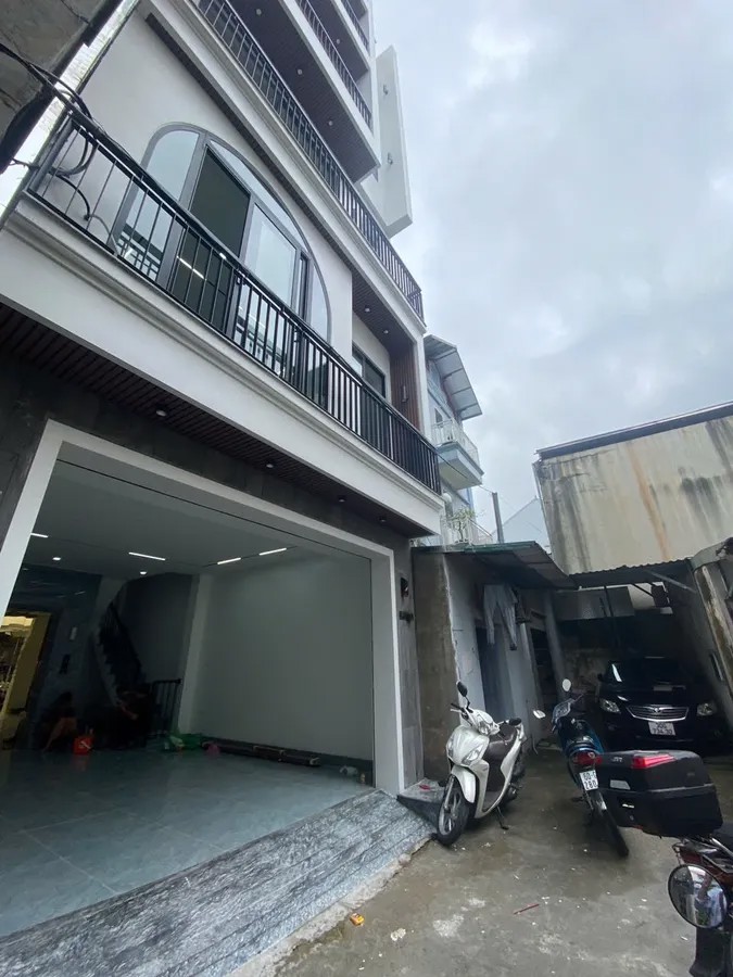 NHÀ MỚI GARA 2 Ô TÔ Phố Nguyễn Văn Linh 48m2 X 6 Tầng X 11.8 tỷ Long Biên Hà Nội