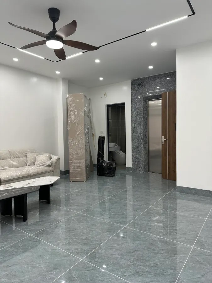 NHÀ MỚI GARA 2 Ô TÔ Phố Nguyễn Văn Linh 48m2 X 6 Tầng X 11.8 tỷ Long Biên Hà Nội