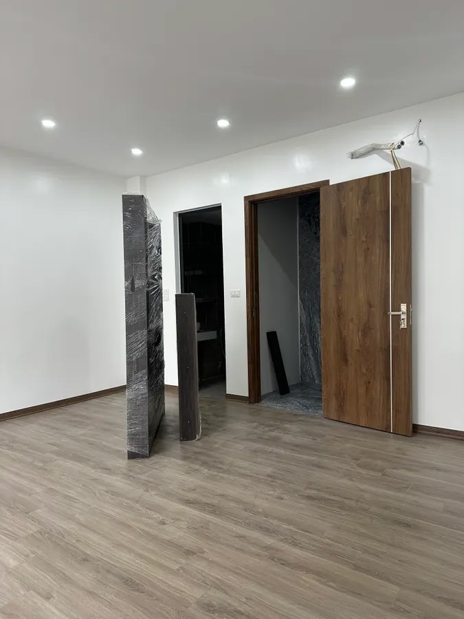 NHÀ MỚI GARA 2 Ô TÔ Phố Nguyễn Văn Linh 48m2 X 6 Tầng X 11.8 tỷ Long Biên Hà Nội