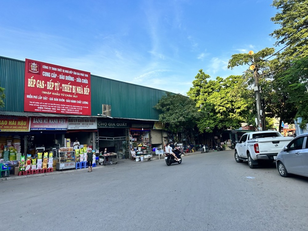 BÁN NHÀ GIA QUẤT LONG BIÊN- CẤP 4- NGÕ THÔNG-OTO TRÁNH NHAU-42M-NHỈNH 4 TỶ
