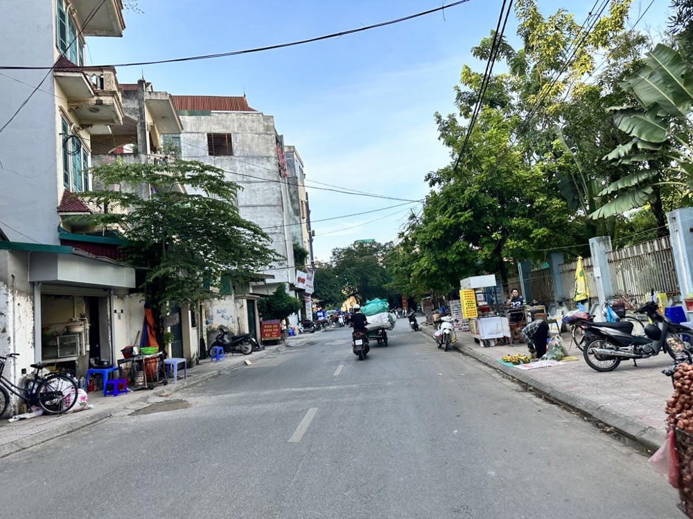 BÁN NHÀ GIA QUẤT LONG BIÊN- CẤP 4- NGÕ THÔNG-OTO TRÁNH NHAU-42M-NHỈNH 4 TỶ