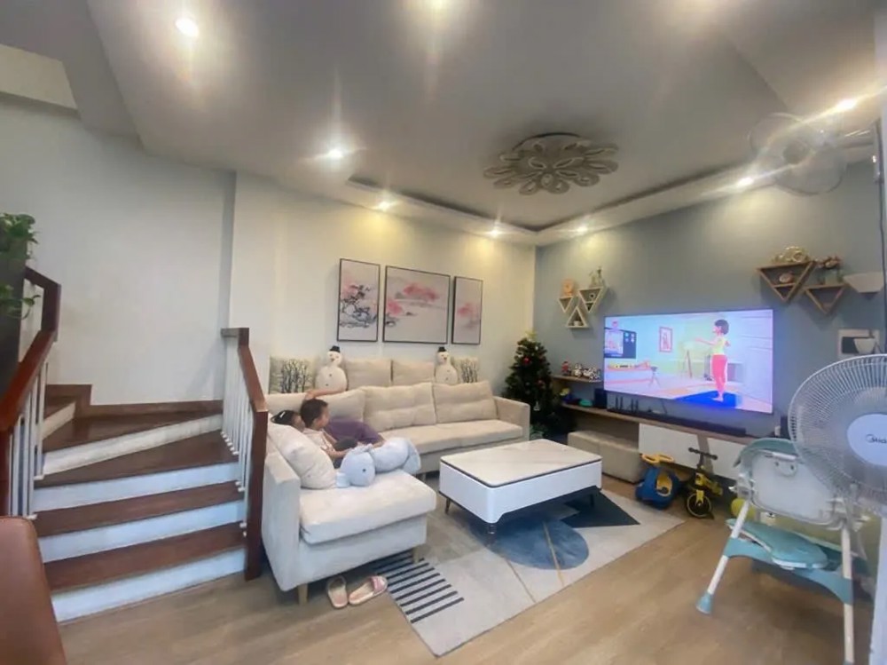 BÁN NHÀ RIÊNg Phố Ngọc Lâm 58m2 X 3 Tầng MT4m,9.7 Tỷ Long Biên Hà Nội