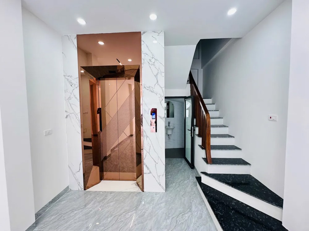 NHÀ MỚI Ô TÔ ĐỖ CỬA Ngọc Lâm 55m2 X 6 Tầng MT 4m,9.9 tỷ Long Biên Hà Nội