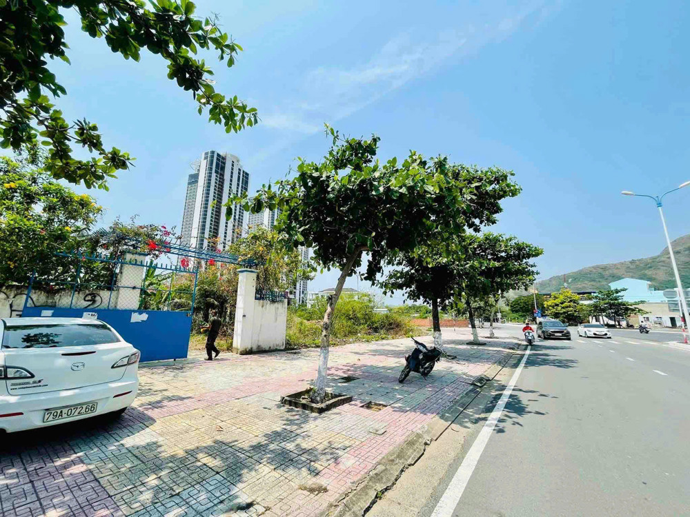 Bán Đất Mặt Tiền Phạm Văn Đồng Ngang 11m – Gần Bến Du Thuyền Nha Trang