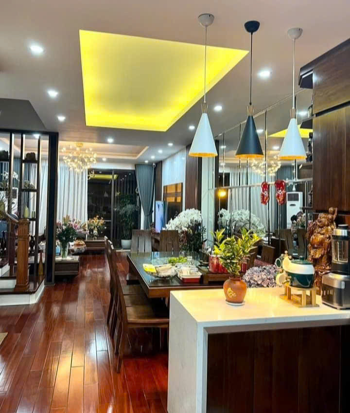 Biệt thự Mễ Trì 131.5m2- 4 tầng, vỉa hè, ôtô tránh, ở VIP, giá 36.6 tỷ
