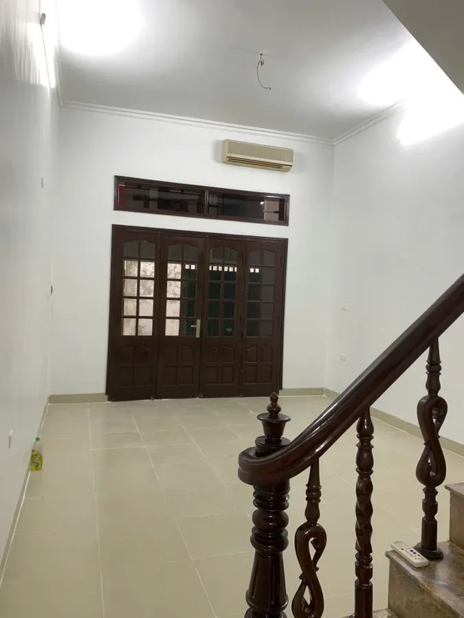 BÁN NHÀ RIÊNG Phố  Ngô Gia Tự 40m2 3 tầng MT 4.5m, 7.95 tỷ Long Biên Hà Nội