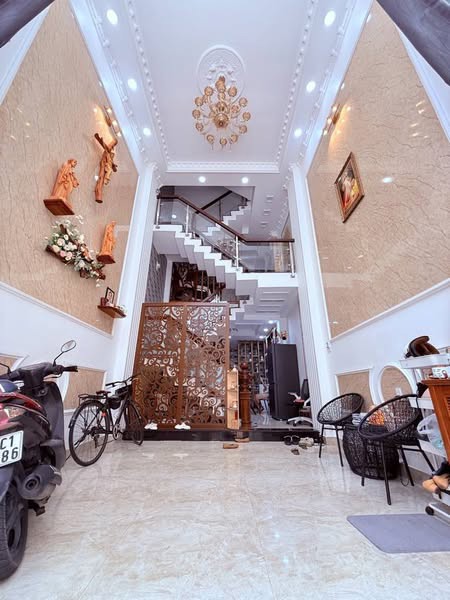 Nhà Sư Vạn Hạnh, Quận 10 – 33m² – 10.5 tỷ – Gần Siêu thị Sài Gòn