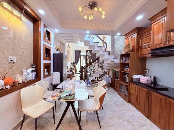 Nhà Sư Vạn Hạnh, Quận 10 – 33m² – 10.5 tỷ – Gần Siêu thị Sài Gòn