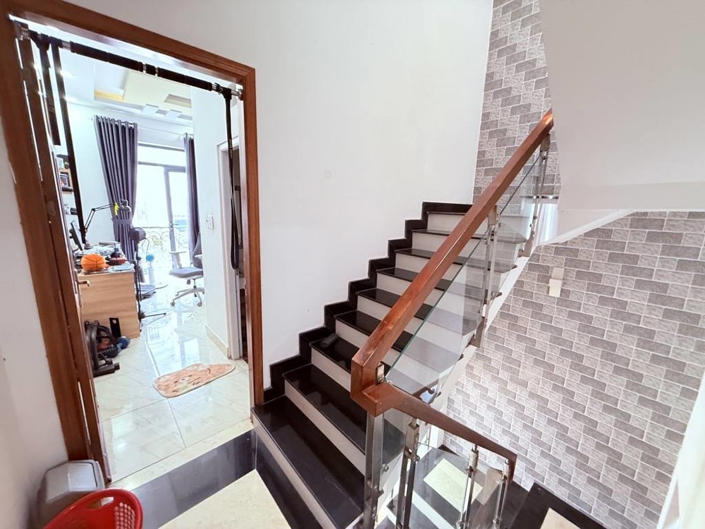 Nhà Sư Vạn Hạnh, Quận 10 – 33m² – 10.5 tỷ – Gần Siêu thị Sài Gòn
