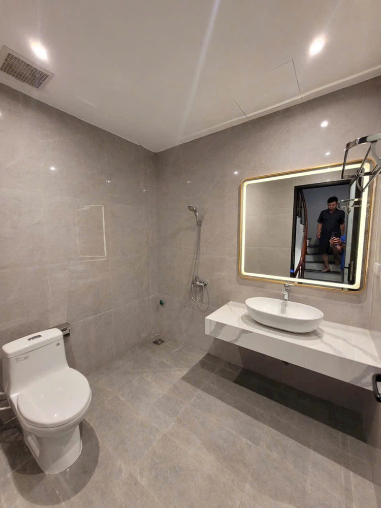 Bán nhà liền kề Thanh Am – Việt Hưng  33m² xây mới 5 tầng, lô góc, giá chỉ 5,3 tỷ