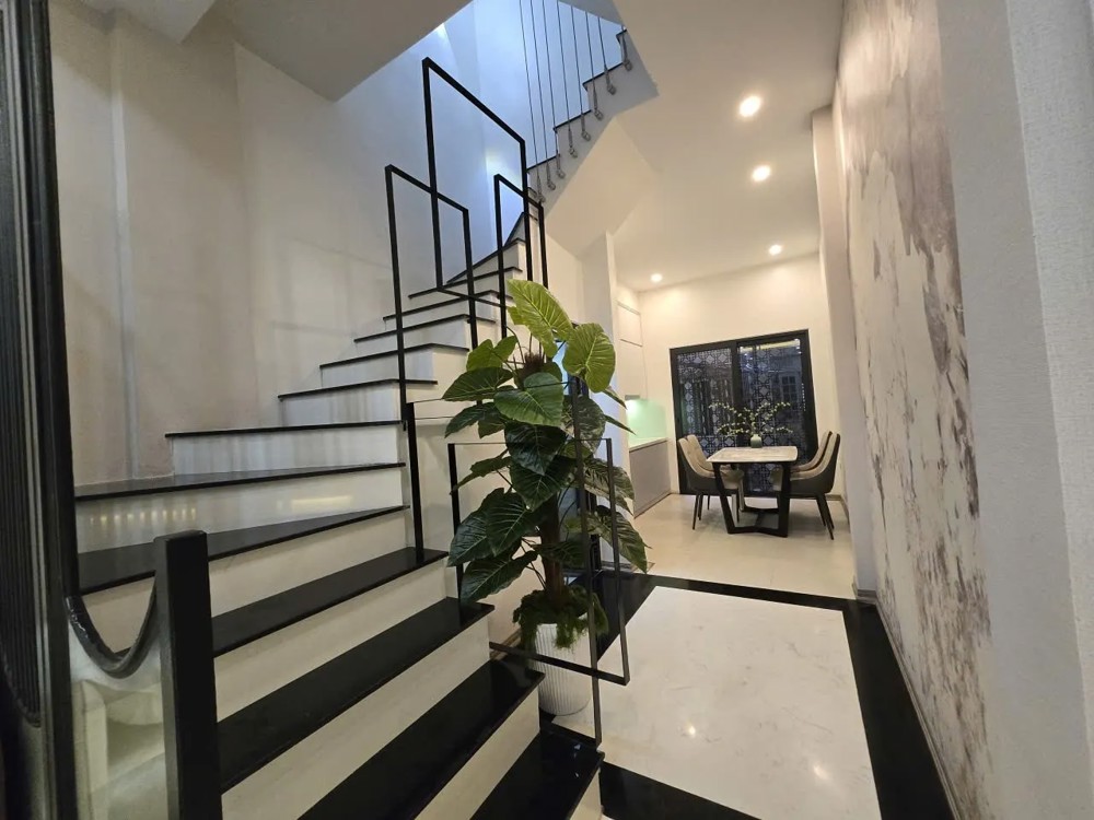 Bán Nhà Bùi Ngọc Dương 33m2. 4 tầng. mặt tiền 3.02m. giá 10.5 Tỷ Hai Bà Trưng Hà Nội