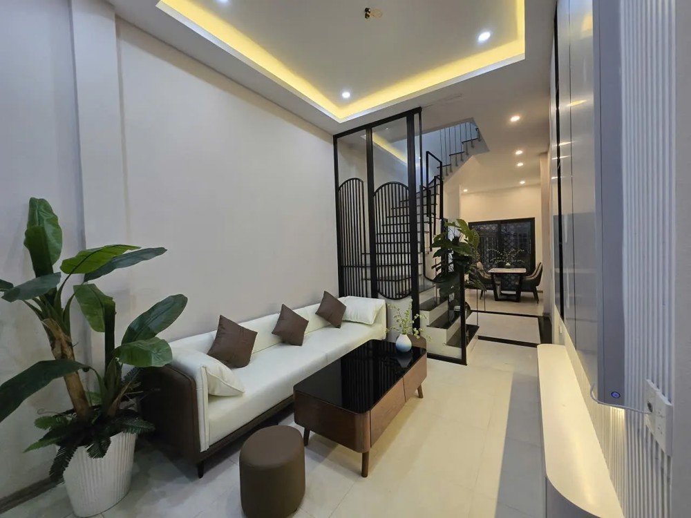 Bán Nhà Bùi Ngọc Dương 33m2. 4 tầng. mặt tiền 3.02m. giá 10.5 Tỷ Hai Bà Trưng Hà Nội