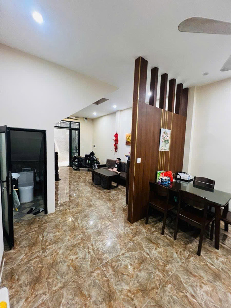 Bán nhà Hào Nam dân xây 48m 5 tầng, 7 phòng ngủ - Gần phố sổ đỏ vuông đẹp 12,8 tỷ