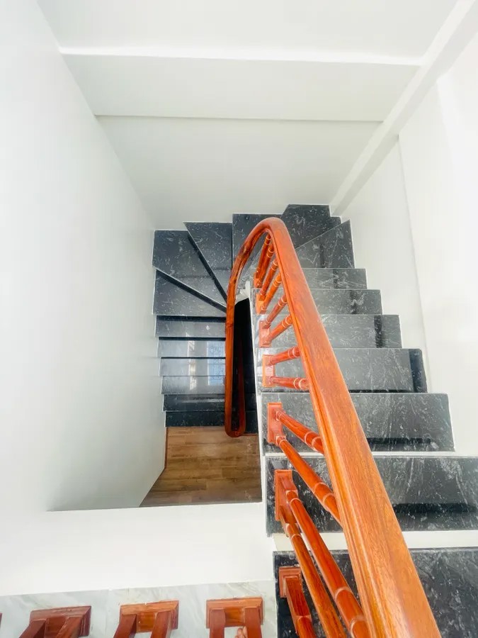 Bán Nhà Đê Trần Khát Chân 37m2.  5 tầng. mặt tiền 4m. giá 7 Tỷ Hai Bà Trưng Hà Nội