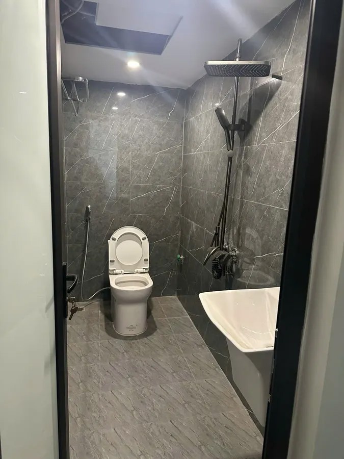 Bán Nhà Hoàng Hoa Thám 44m2. 3 tầng. mặt tiền 4. giá 7.95 tỷ Ba Đình Hà Nội