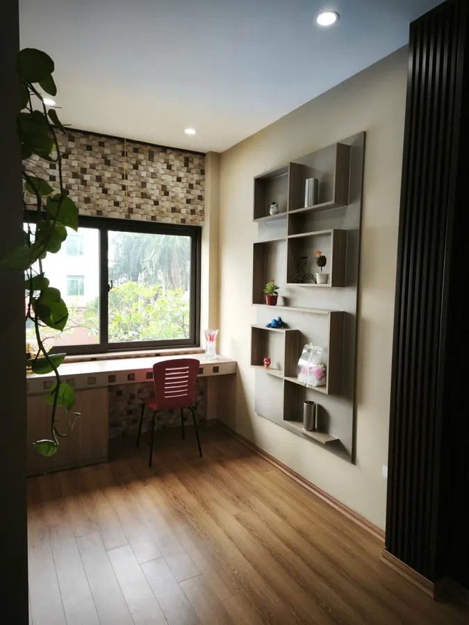 NHÀ DÂN XÂY Ô TÔ ĐỖ CỬA Phố Nguyễn Văn Cừ 48 m2 X 5 Tầng 10.5 tỷ Long Biên Hà Nội