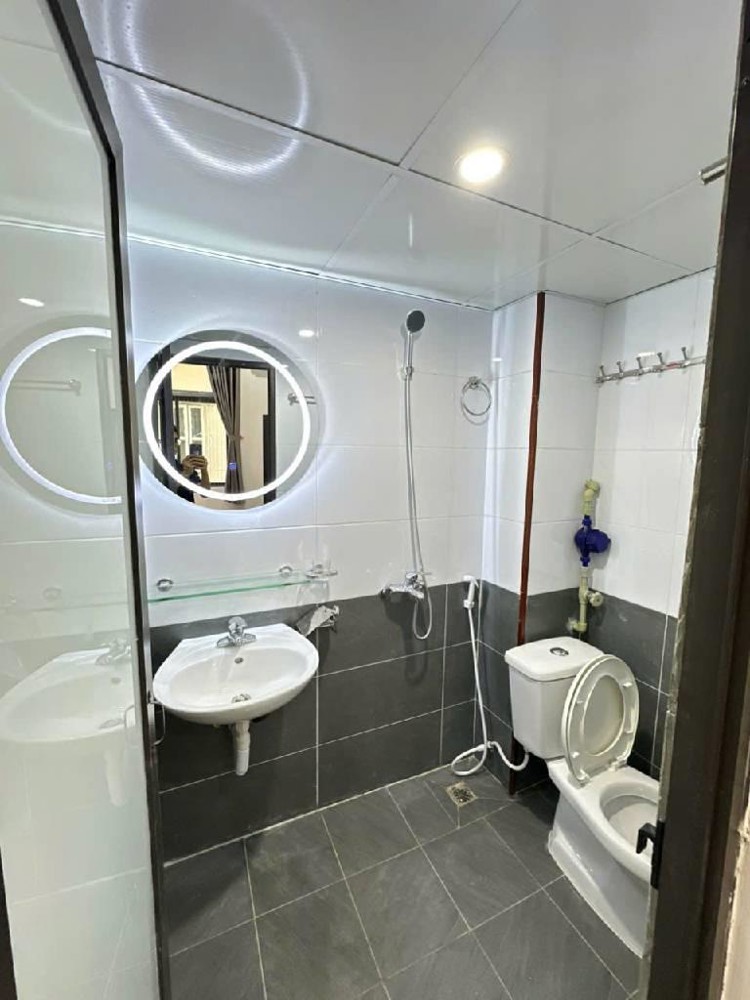 Bán tòa 65m2, 7 tầng thang máy Xuân Thuỷ, 18 phòng, thu 1 tỷ/năm, giá 18.9 tỷ