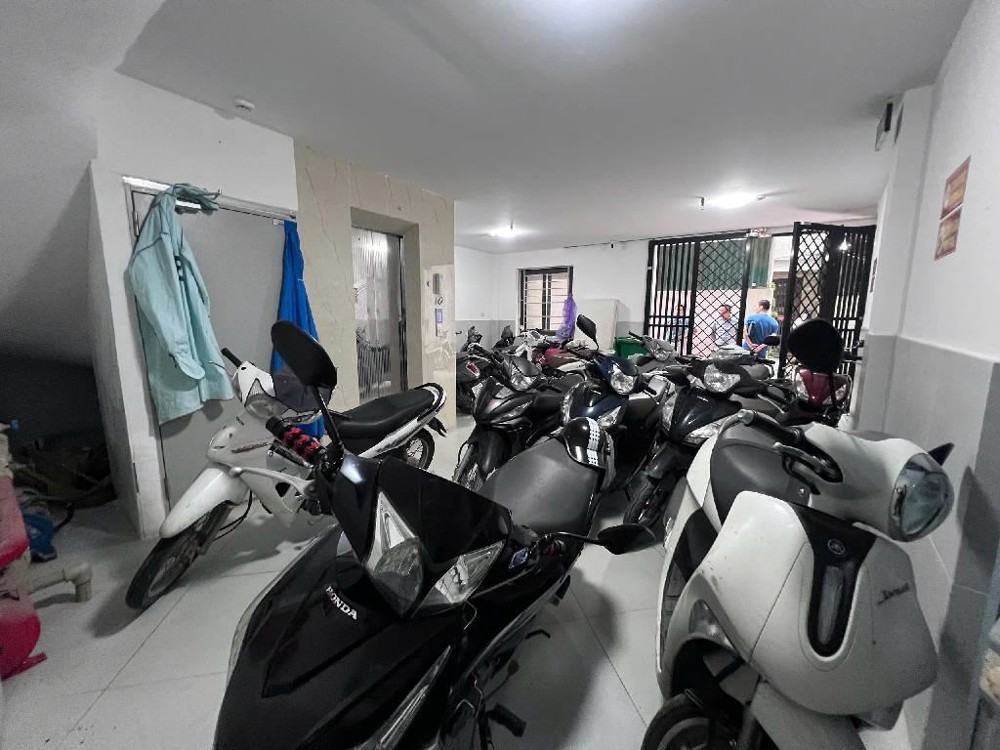 Tòa căn hộ dịch vụ 55m2, 6 tầng, 17 phòng, thu 950tr/năm, giá 17.9 tỷ