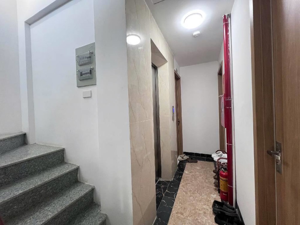 Tòa căn hộ dịch vụ 55m2, 6 tầng, 17 phòng, thu 950tr/năm, giá 17.9 tỷ