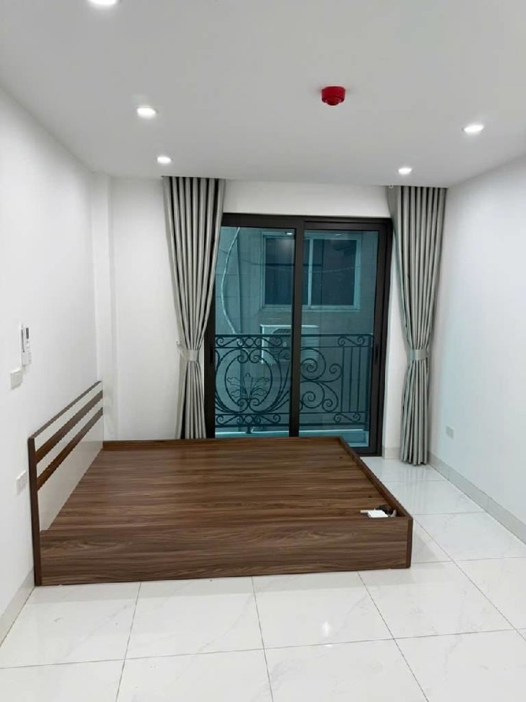 Tòa căn hộ dịch vụ 55m2, 6 tầng, 17 phòng, thu 950tr/năm, giá 17.9 tỷ