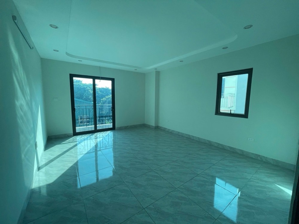 Bán 35m2 nhà 5 tầng Đại Cát- Liên Mạc ngõ thông Ô TÔ đỗ cửa- Kinh doanh