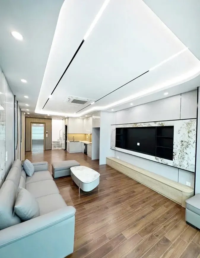 NHÀ MỚI ĐẸP Lý Sơn 50 m2 X 5 Tầng MT 4.2m, 8.3 tỷ Long Biên Hà Nội
