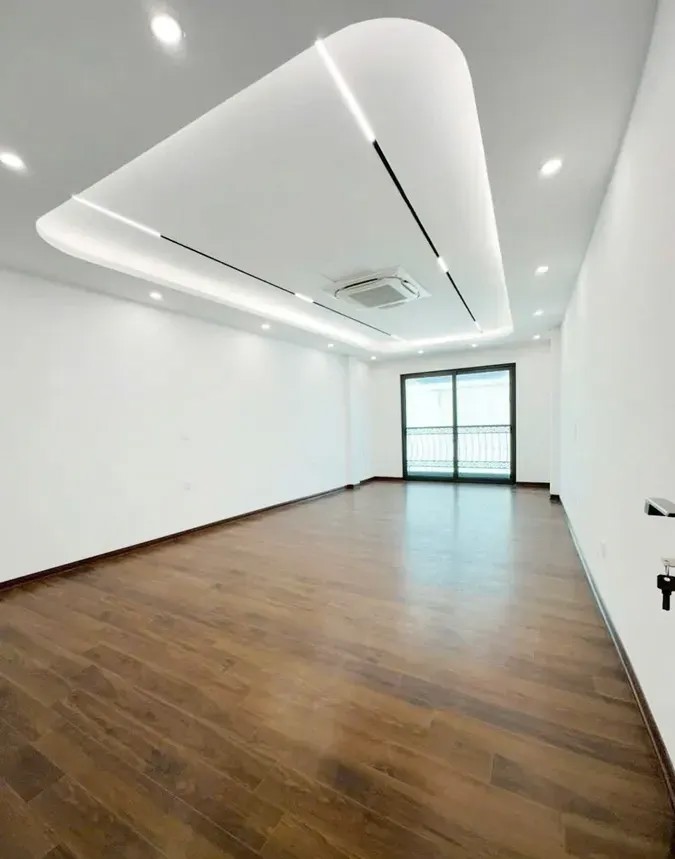 NHÀ MỚI ĐẸP Lý Sơn 50 m2 X 5 Tầng MT 4.2m, 8.3 tỷ Long Biên Hà Nội