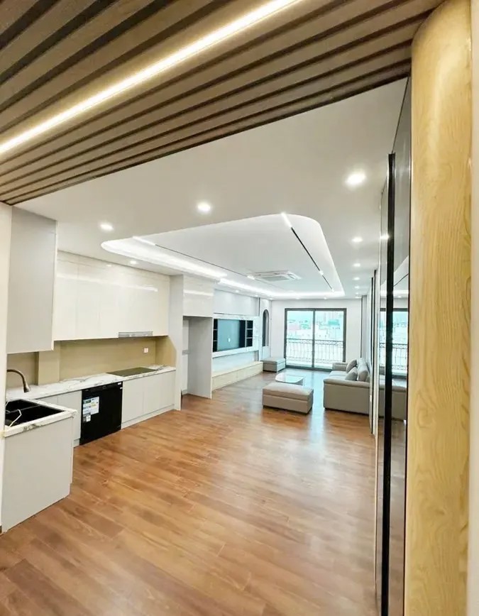 NHÀ MỚI ĐẸP Lý Sơn 50 m2 X 5 Tầng MT 4.2m, 8.3 tỷ Long Biên Hà Nội
