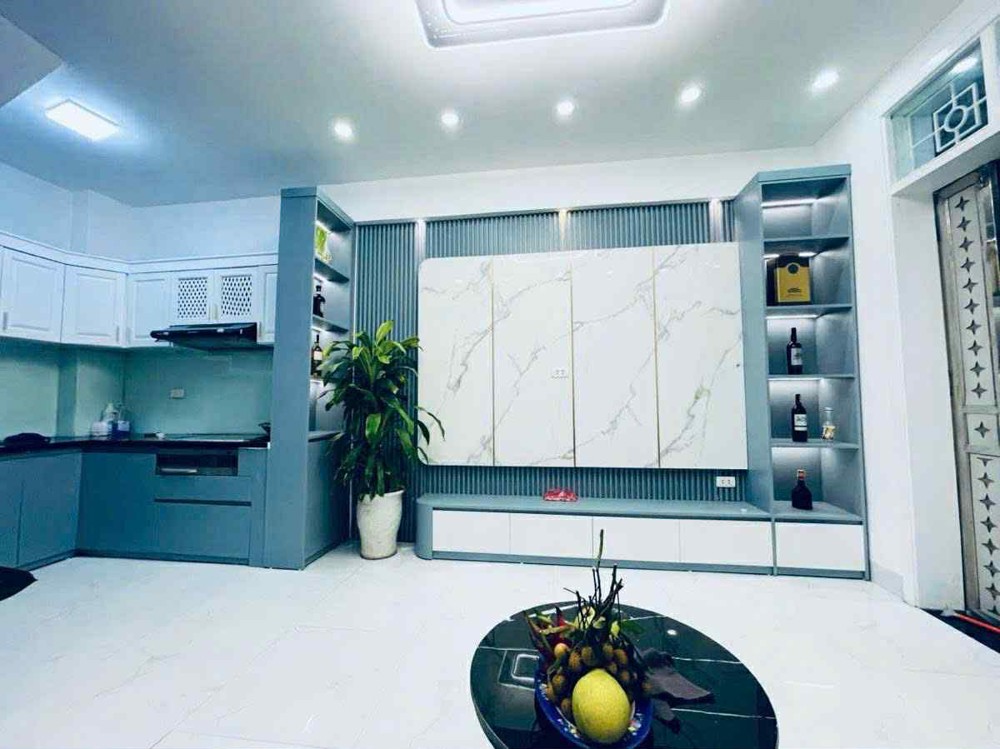 Bán nhà Vĩnh Hưng, Hoàng Mai 35m 5 tầng mới tinh full đồ ở ngay, ngõ 3 gác phi ầm ầm, 2  thoáng