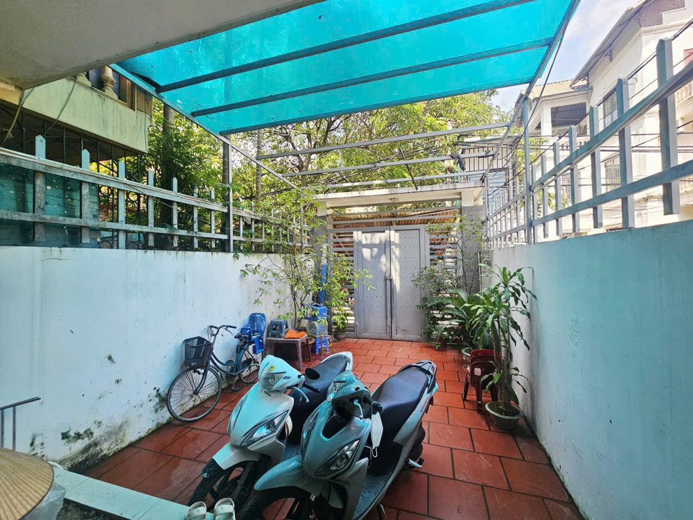 TÂY HỒ - GẦN PHỐ - Ô TÔ TRÁNH - NỞ HẬU - HAI THOÁNG- SÂN TRƯỚC NHÀ ĐỂ XE MÁY GARA Ô TÔ THOẢI MÁI 