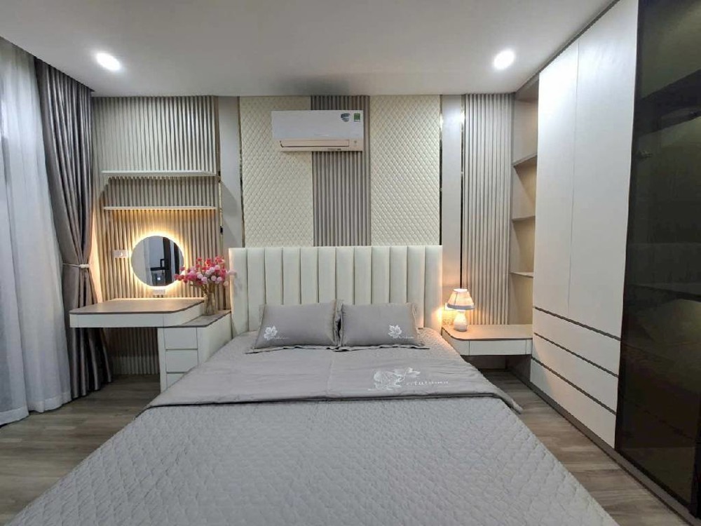 BÁN NHÀ HỒNG TIẾN LONG BIÊN, THANG MÁY-OTO THÔNG, ĐỔ CỬA-40M-NHỈNH11 TỶ