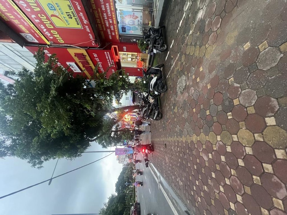 Bán nhà mặt phố Hoàng Quốc Việt, 80m2, 7 tầng thang máy, 2 mặt phố, giá 25 tỷ