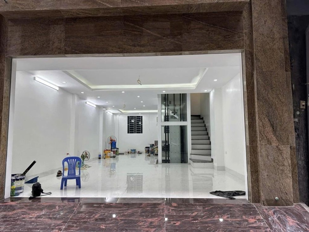 Nhà mặt phố Hoàng Quốc Việt 84m2, 7 tầng, kinh doanh đỉnh, giá 26 tỷ