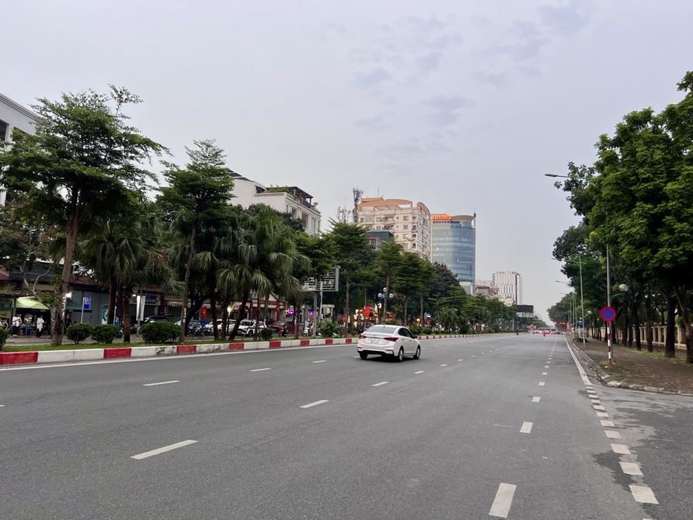 Nhà mặt phố Hoàng Quốc Việt 84m2, 7 tầng, kinh doanh đỉnh, giá 26 tỷ