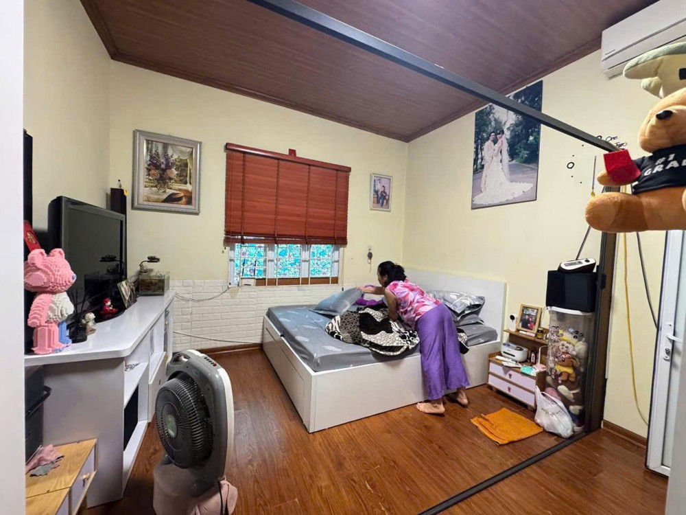 Bán Đất Võng Thị 88 m, tặng nhà 3 tầng, vài bước ra  oto, Full nội thất!