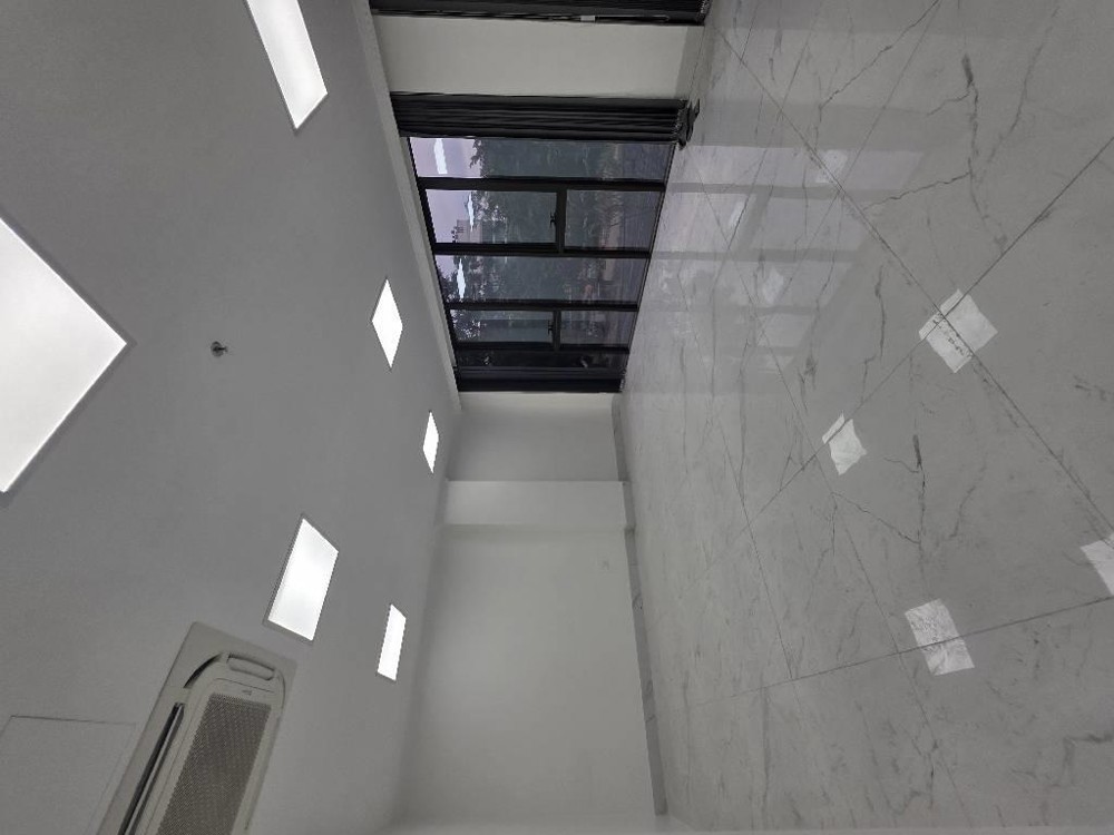 Bán nhà mặt phố Hoàng Quốc Việt 76m2, 8 tầng, mặt tiền 5m, giá 23,9 tỷ