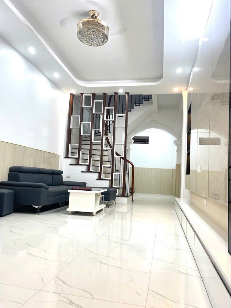 BÁN NHÀ XUÂN THUỶ –  4 TẦNG – DT 43m² – MẶT TIỀN 3.5m